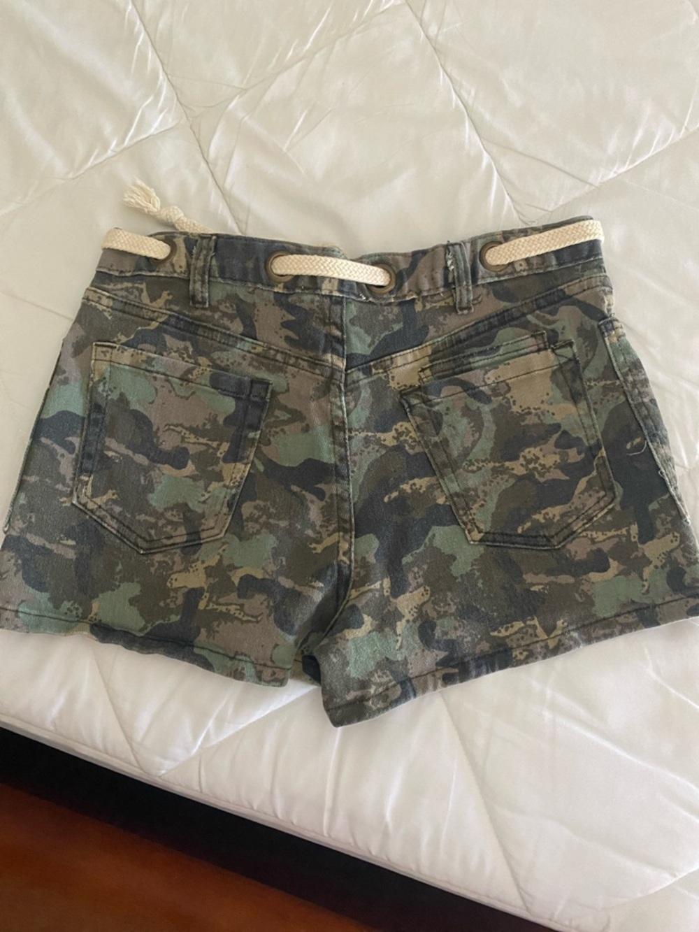 New without tags Cali 1850 Camo Print Rope-Waist Women's Jean Shorts - Green - Picture 4 of 5